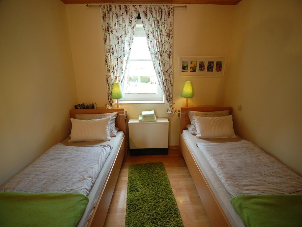 Land Und Leute Apartment Fritzlar Bagian luar foto